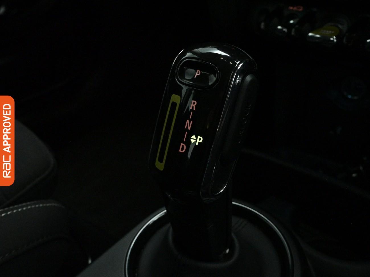 Mini Hatch view 19