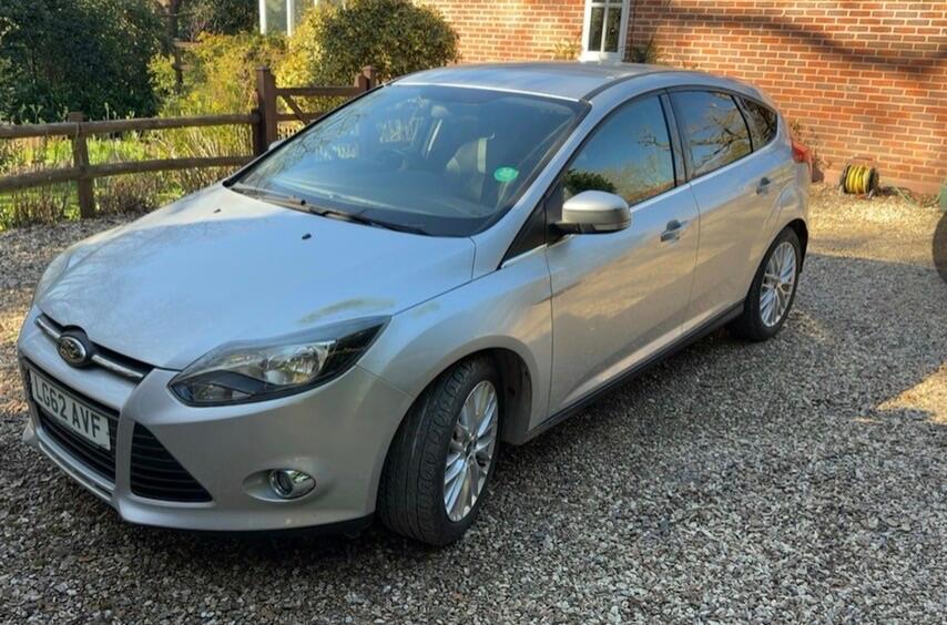 2012 Ford Focus 1.0T EcoBoost Zetec Euro 5 (s/s) 5dr image 1