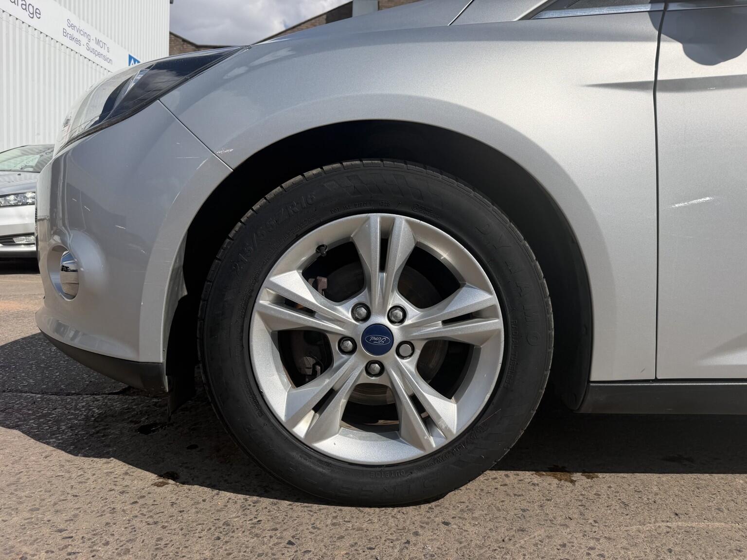 Ford Focus view 45