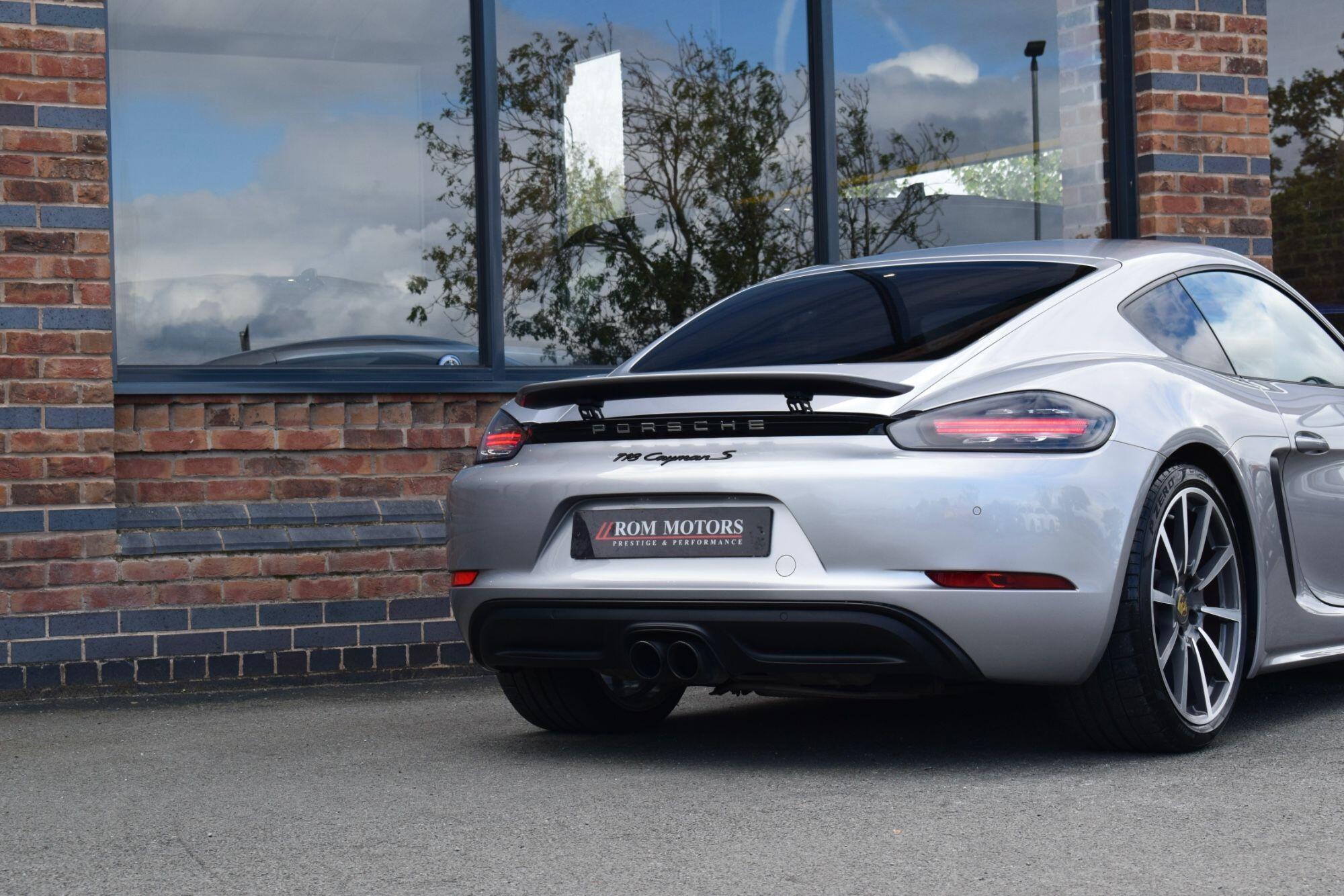 Porsche Cayman view 33