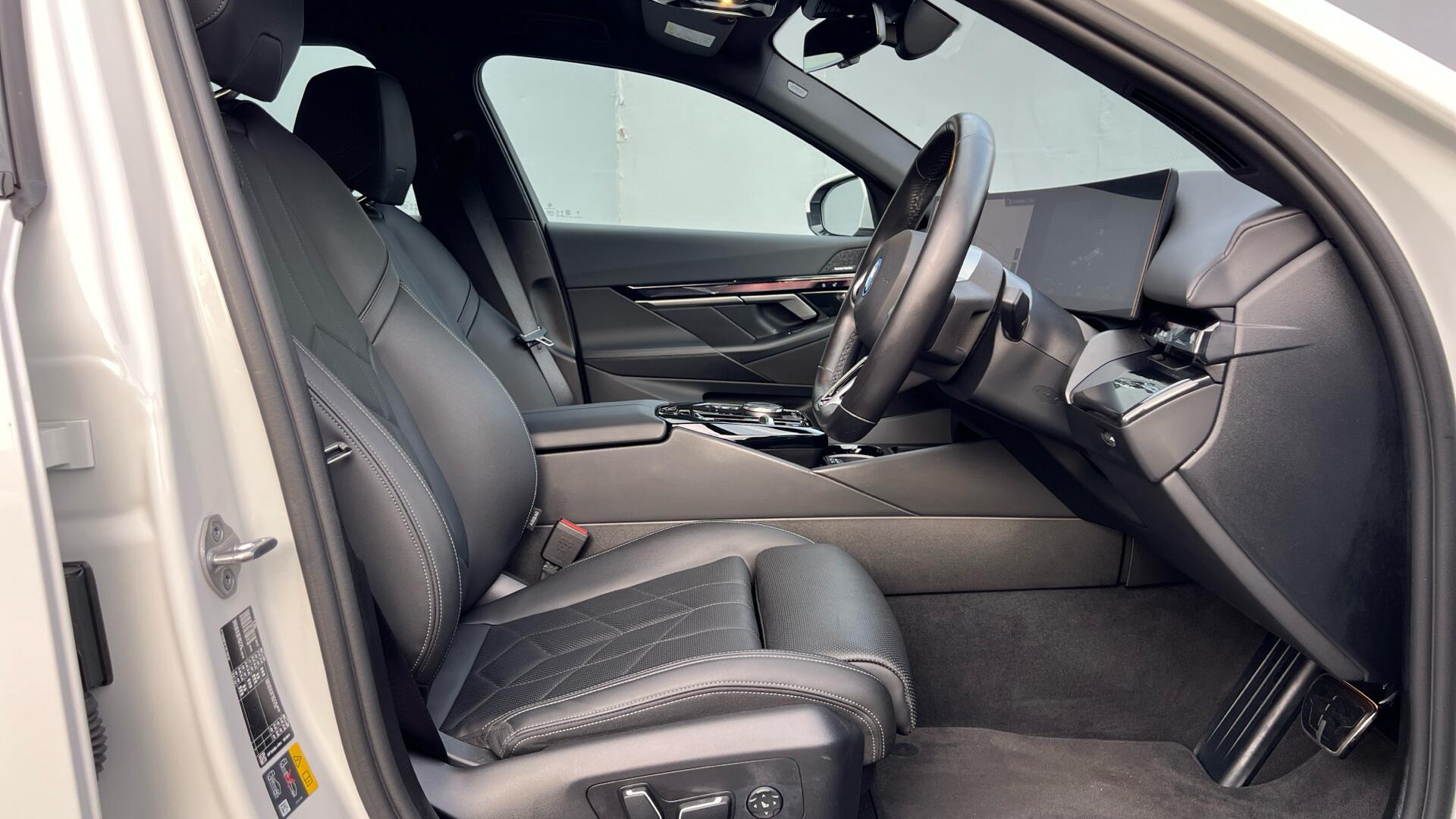 BMW i5 view 12