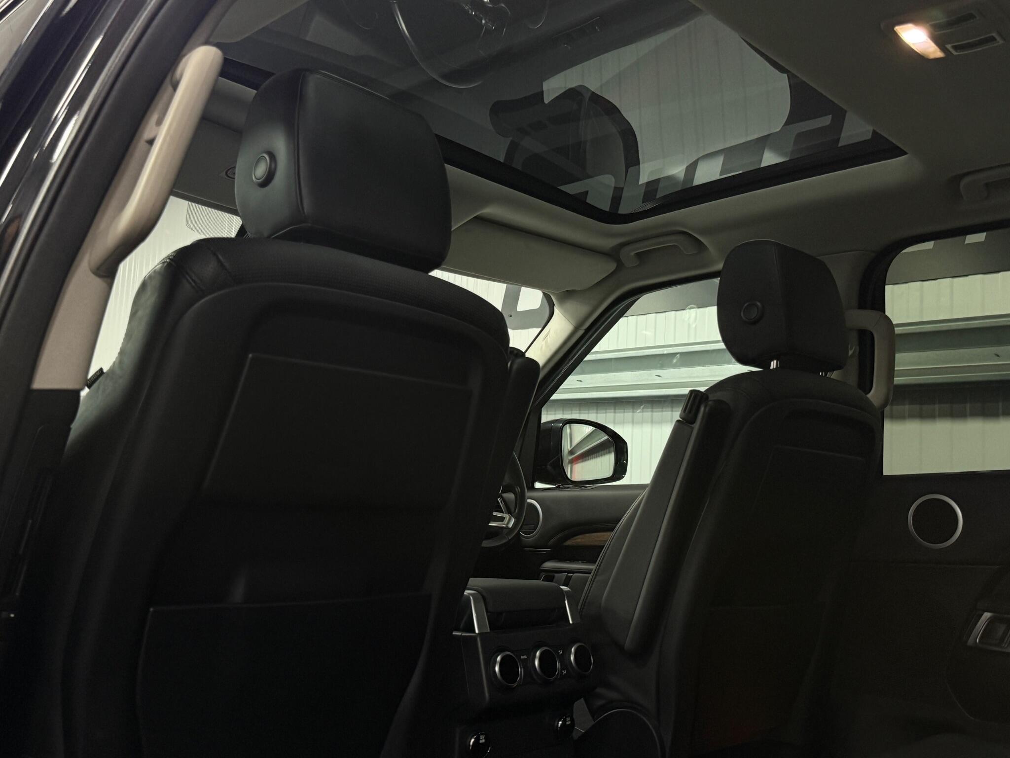 Land Rover Discovery view 30