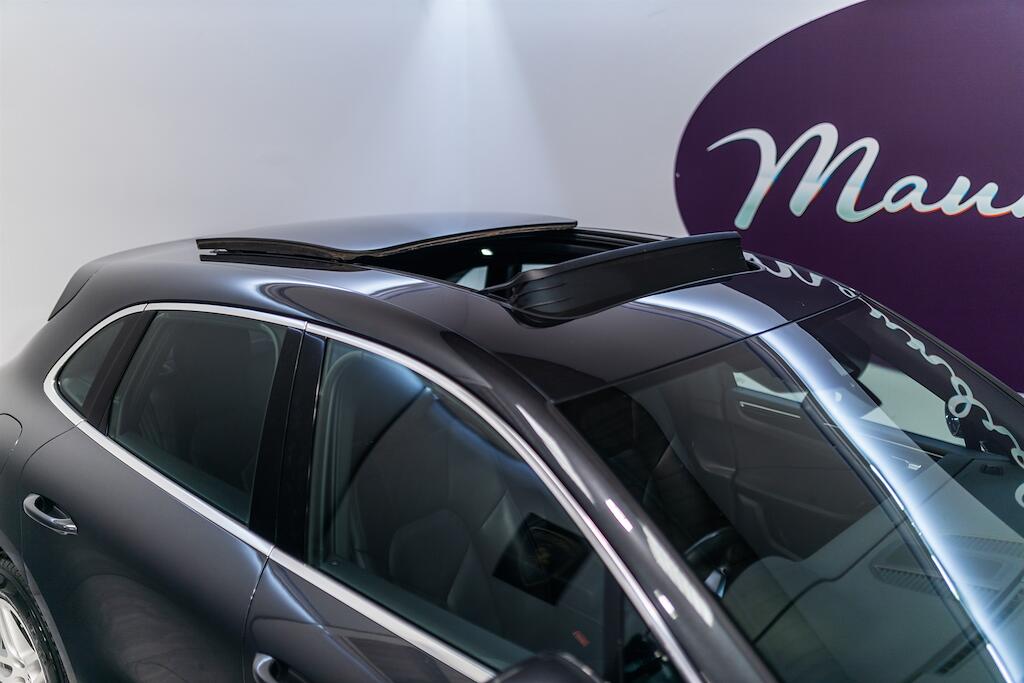 Porsche Macan view 6