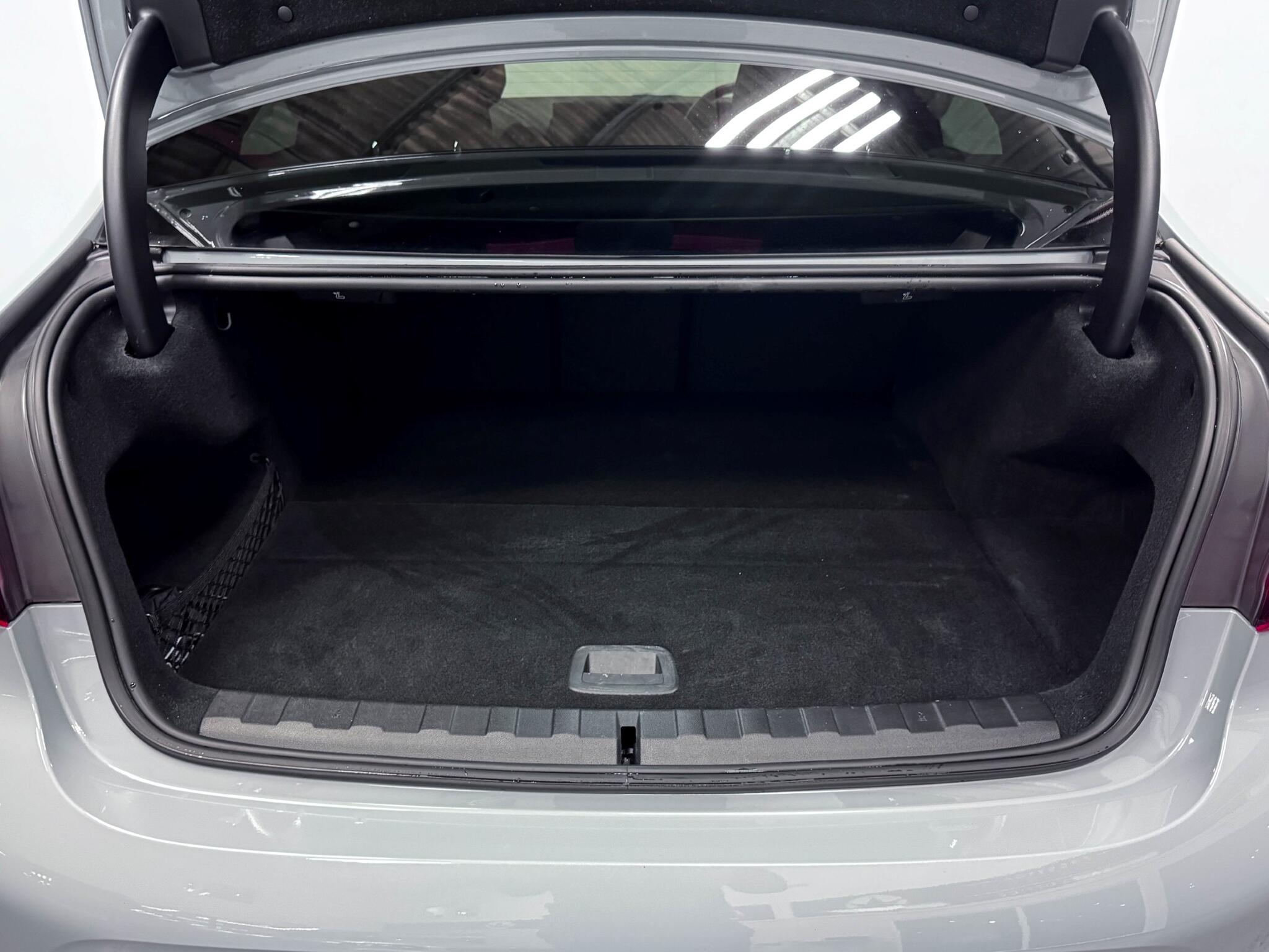 BMW 3 Series view 7