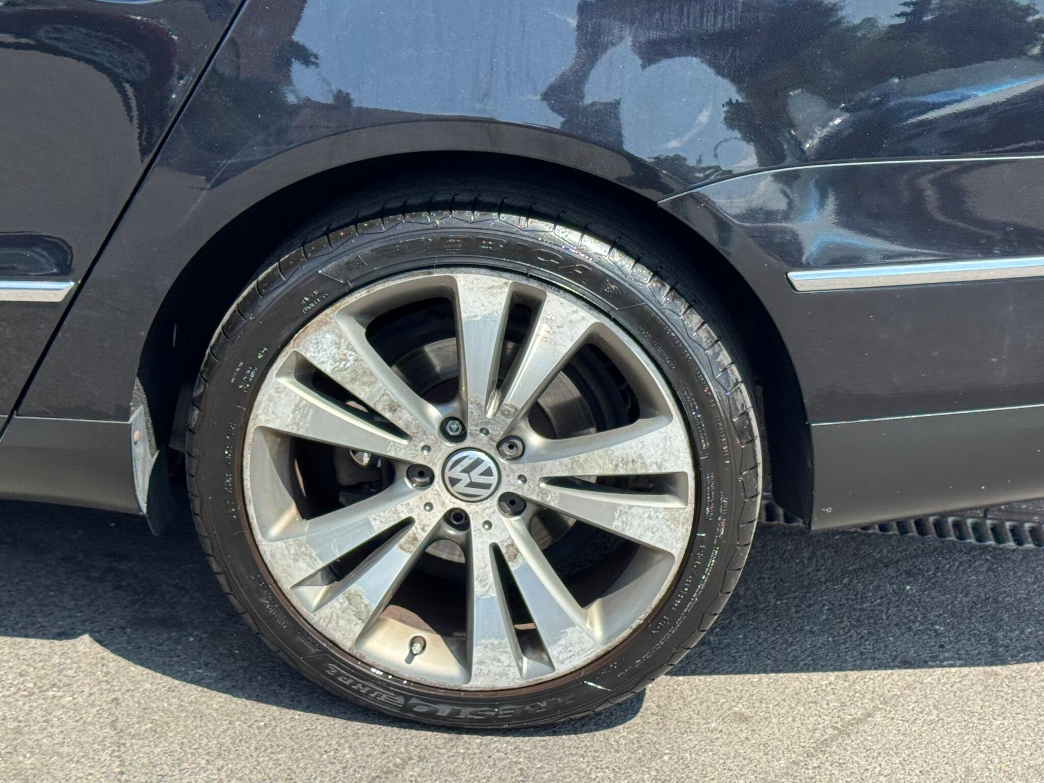 Volkswagen Passat view 27
