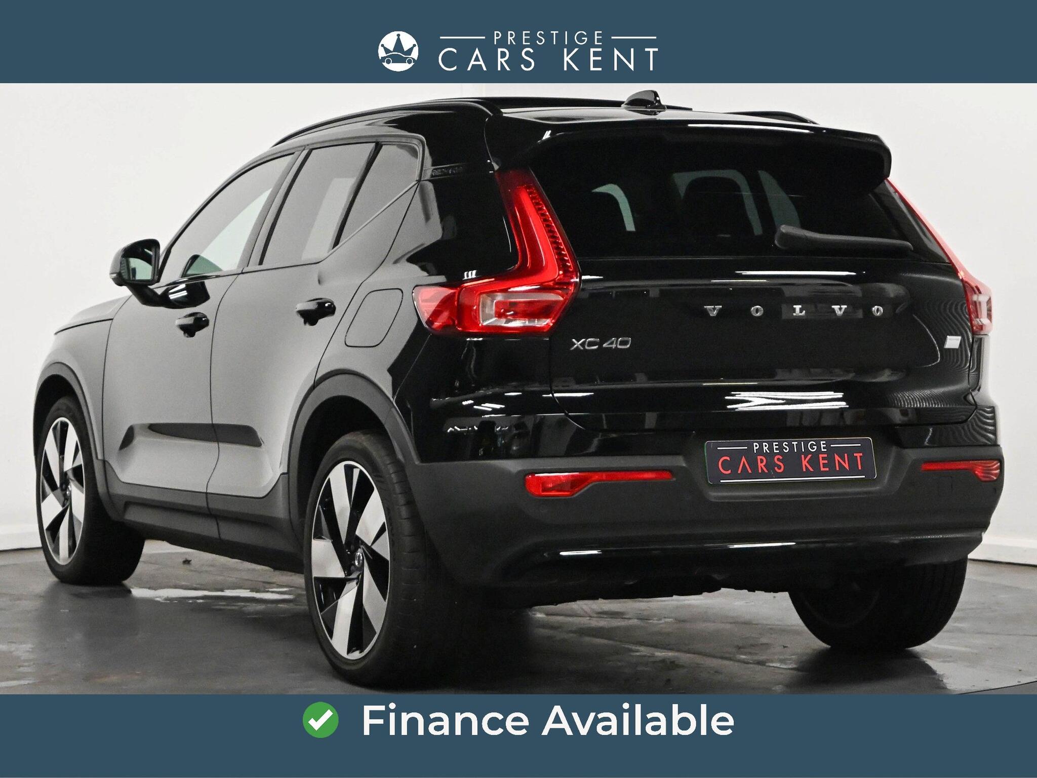 Volvo XC40 view 3