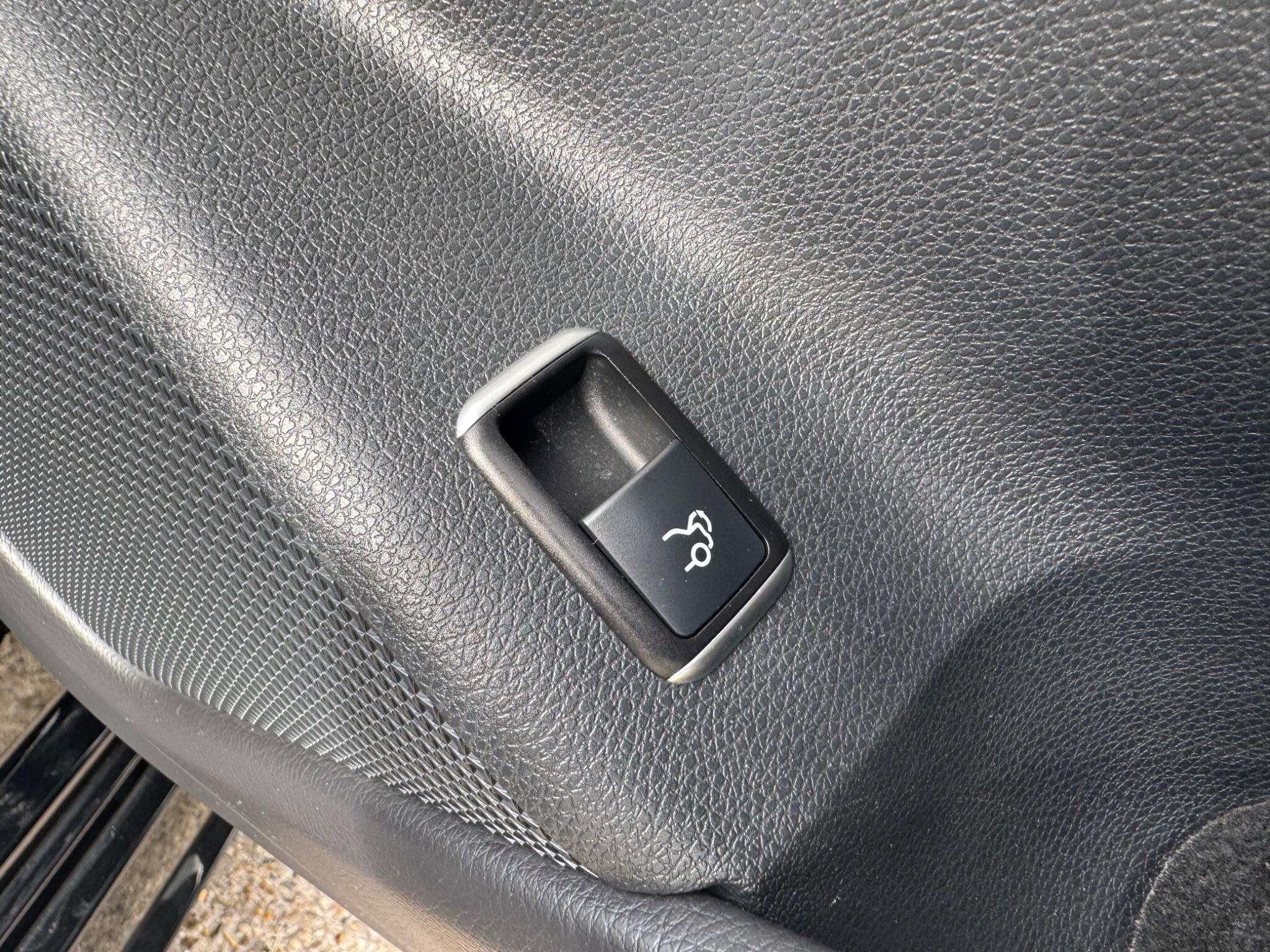 Mercedes-Benz Cla view 31
