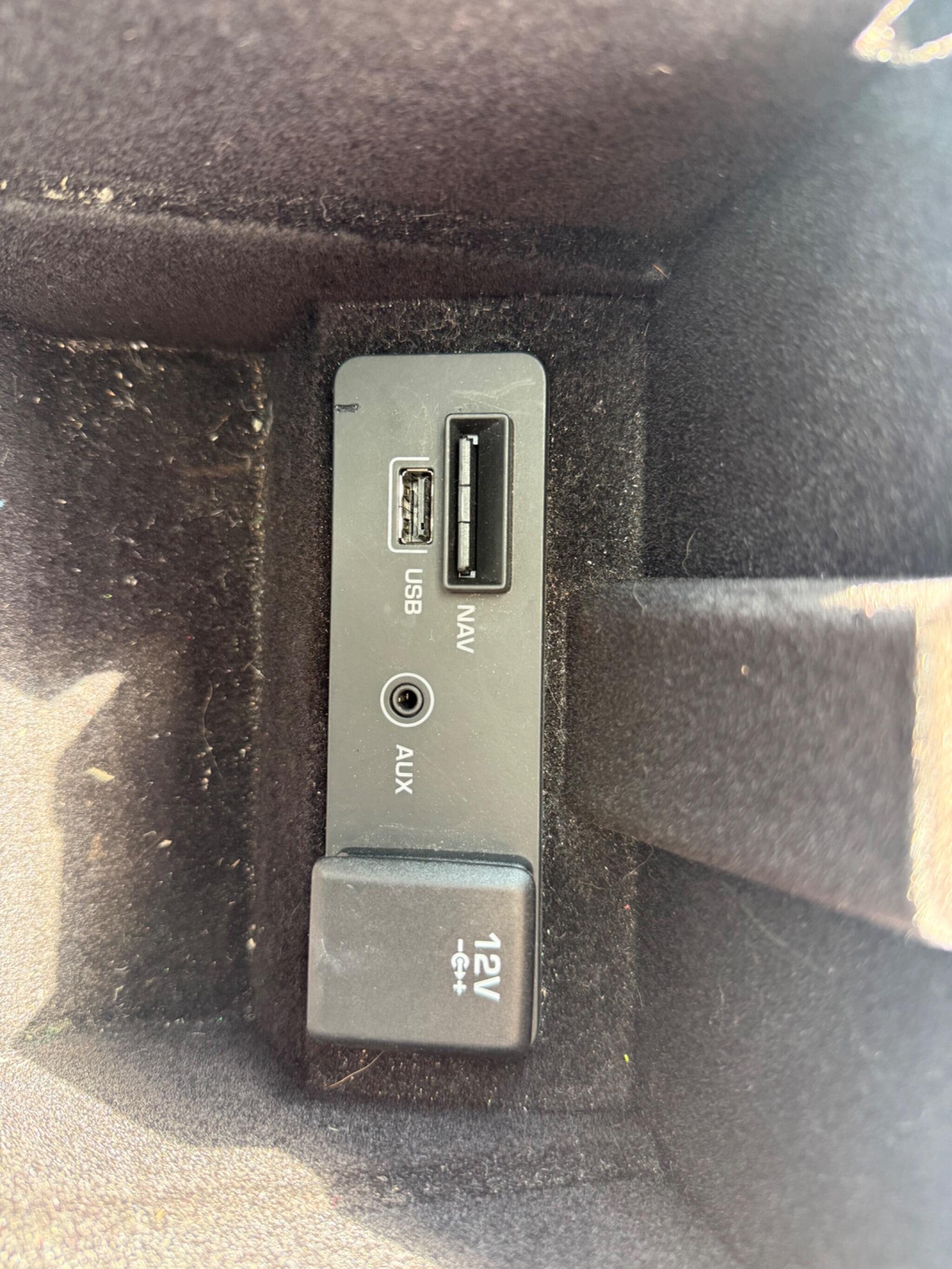 Land Rover Discovery Sport view 30