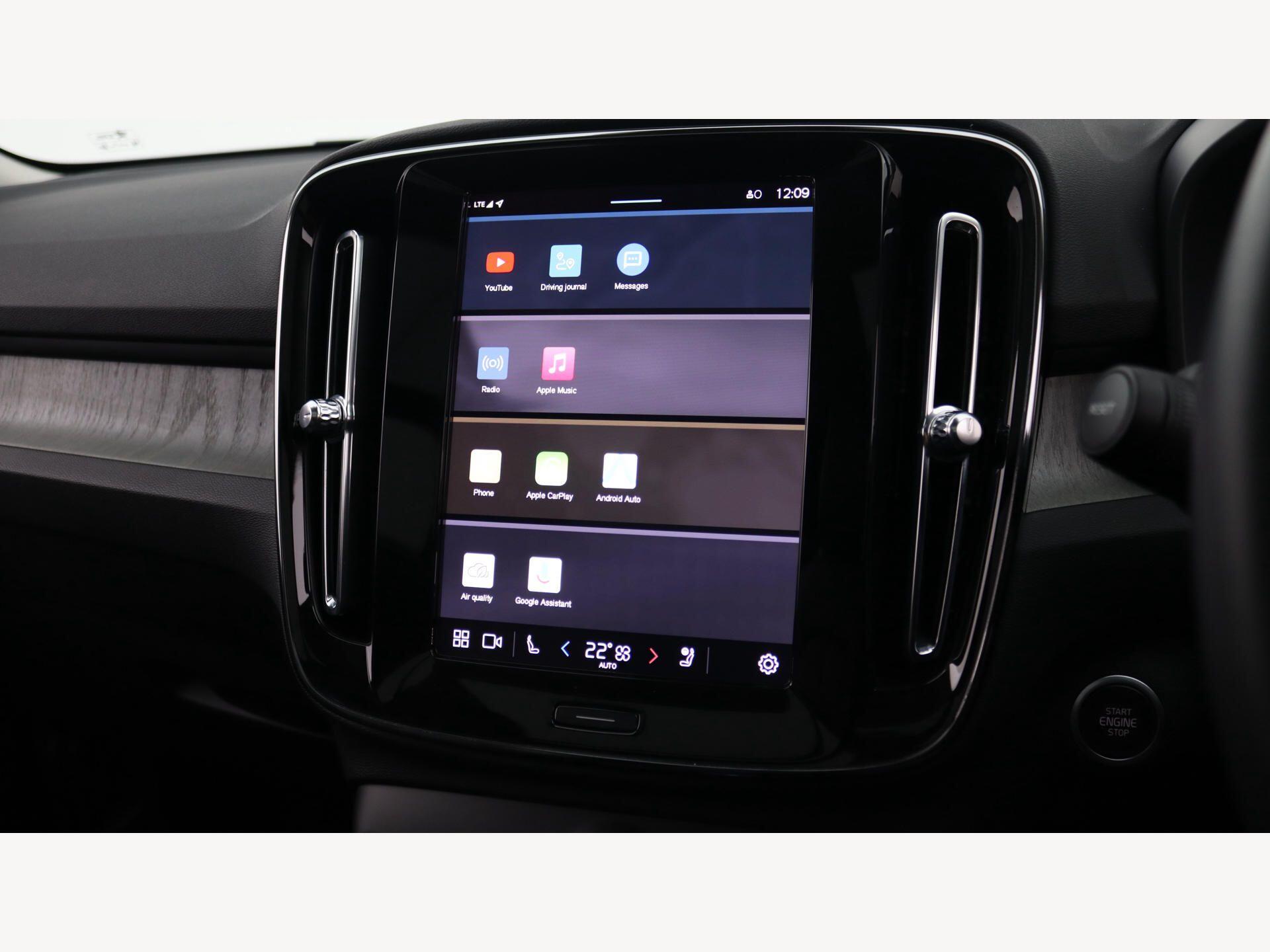 Volvo XC40 view 15