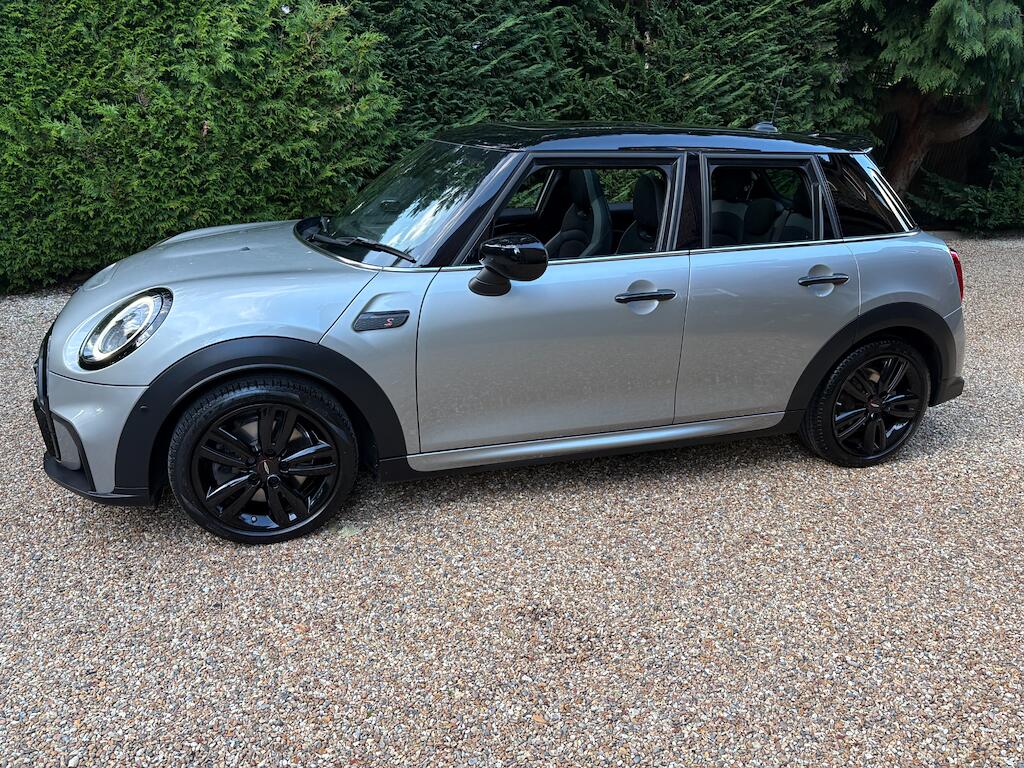 Mini Hatch view 9