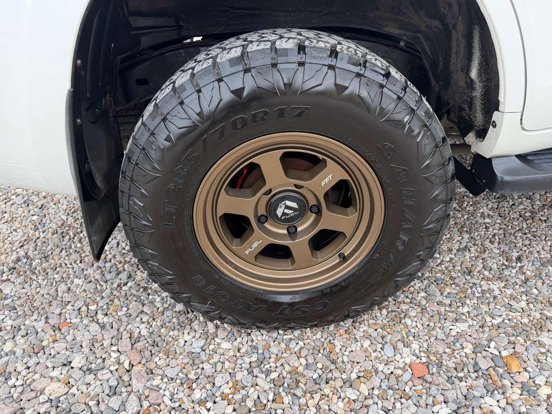 Toyota Land Cruiser view 11