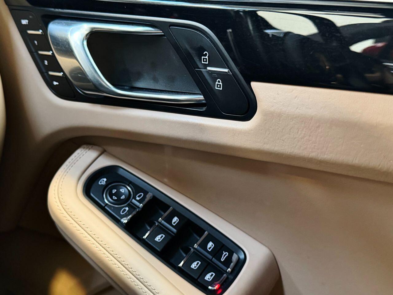 Porsche Macan view 33