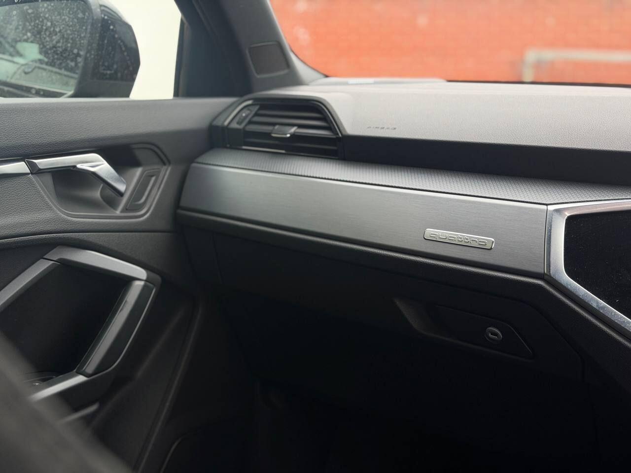 Audi Q3 view 26