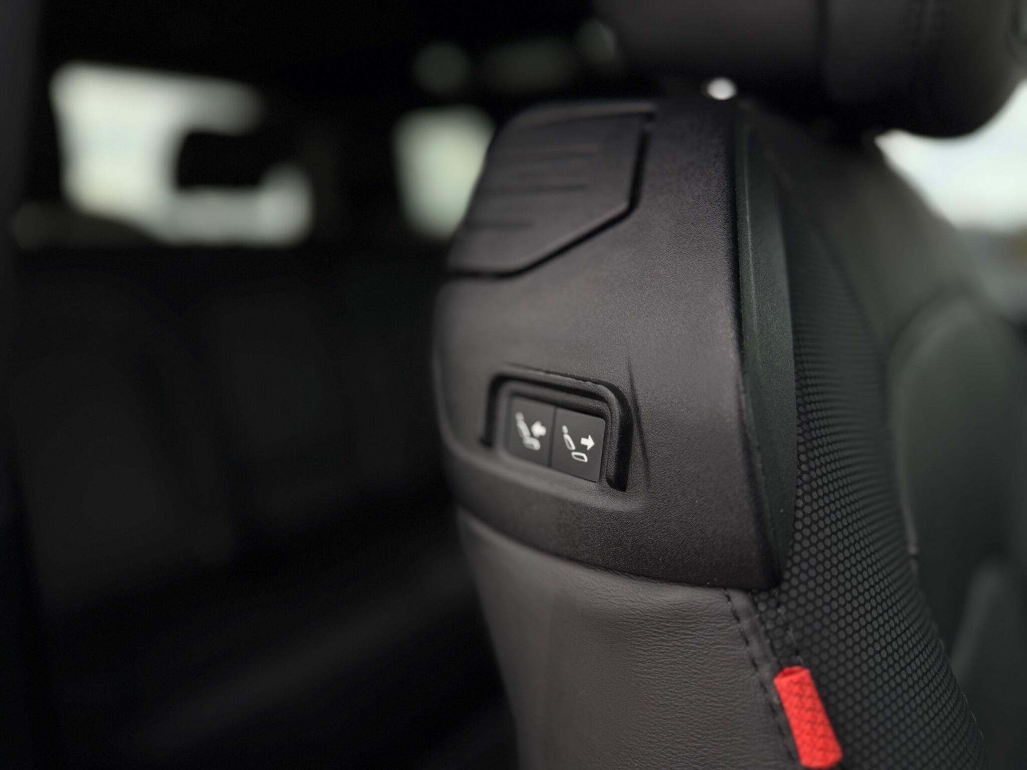 Land Rover Defender view 27