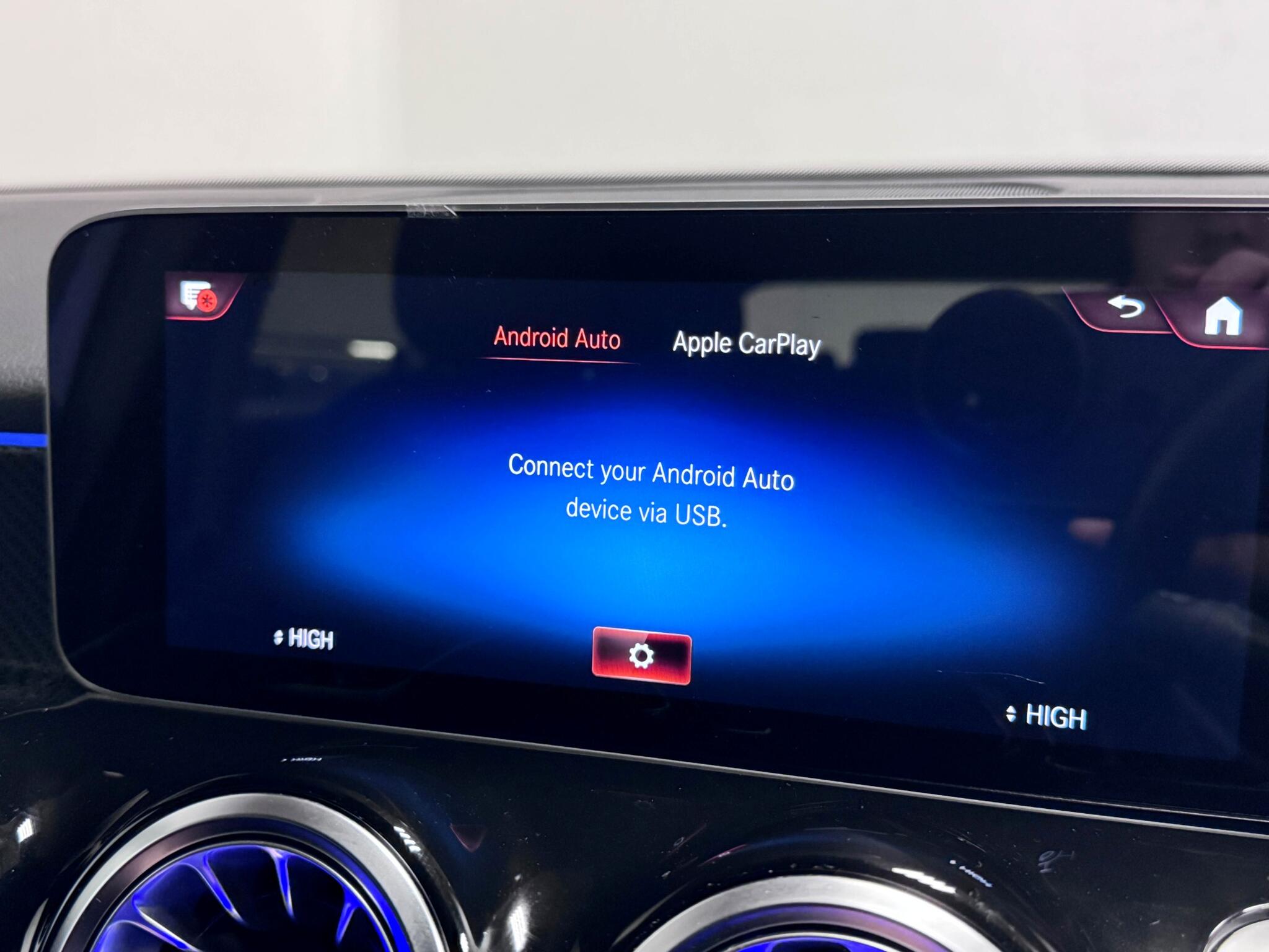 Mercedes-Benz GLB view 9