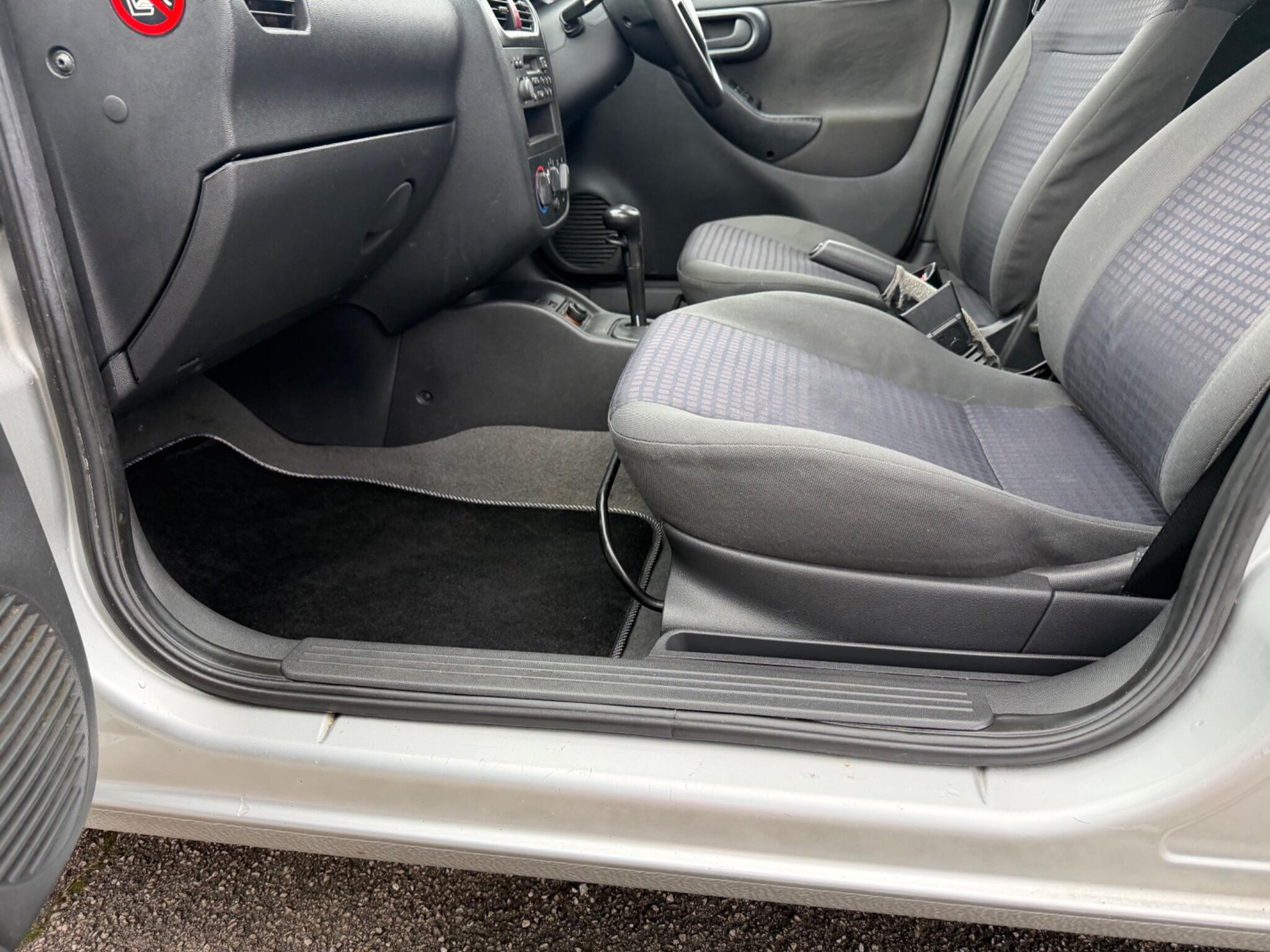 2002 Vauxhall Corsa image 75