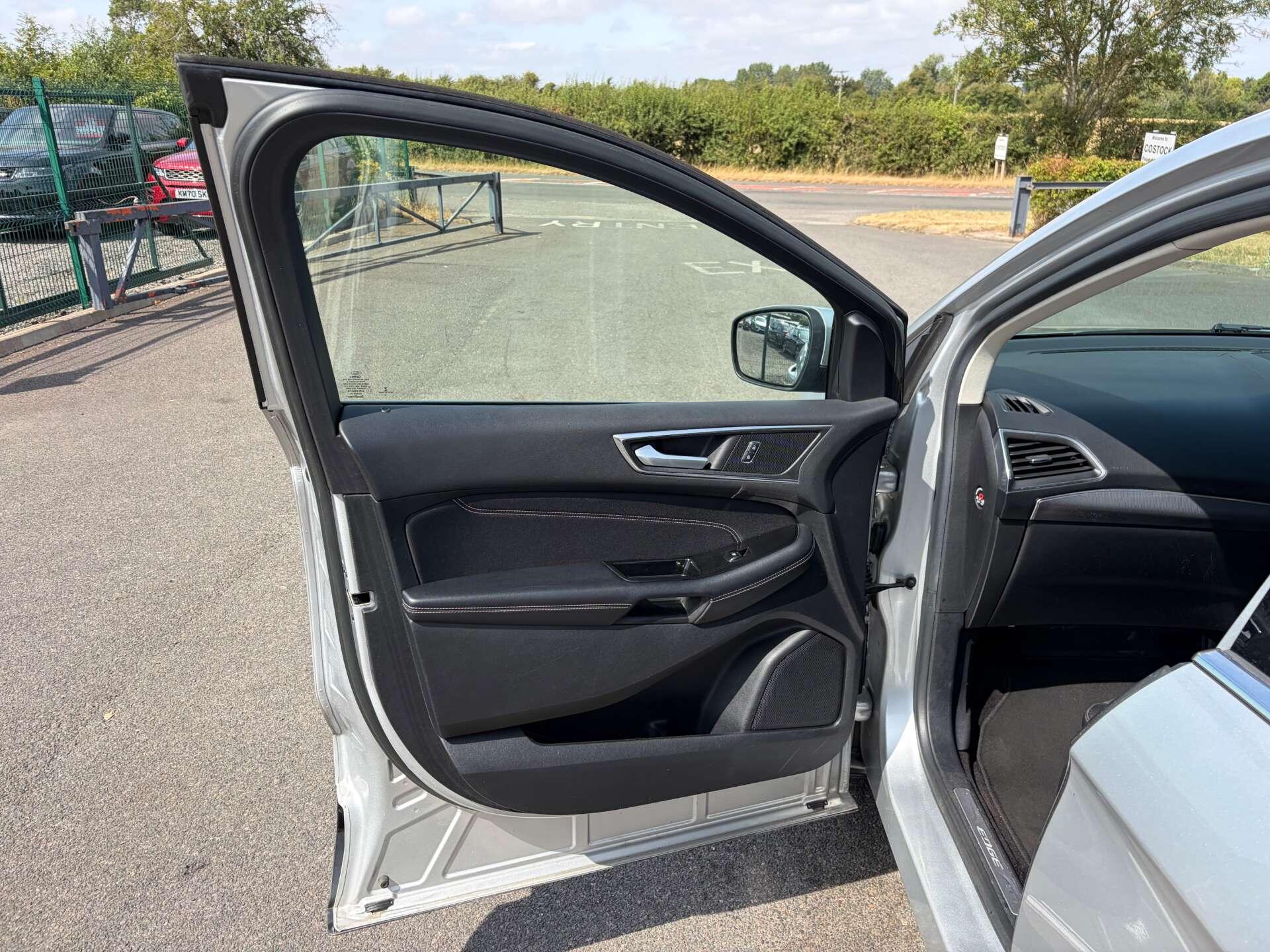 Ford Edge view 14