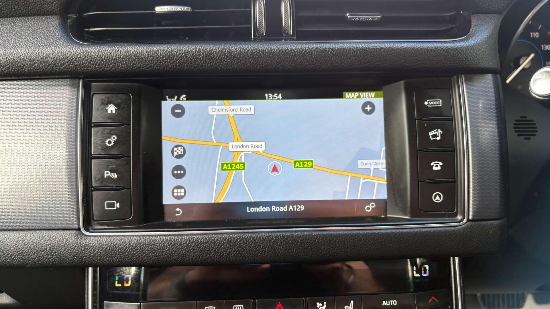 Jaguar XF view 32