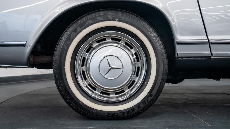 Mercedes-Benz SL view 11