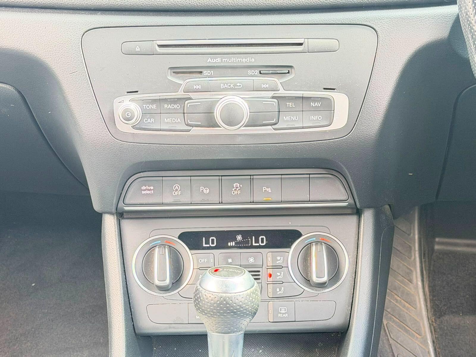 Audi Q3 view 22