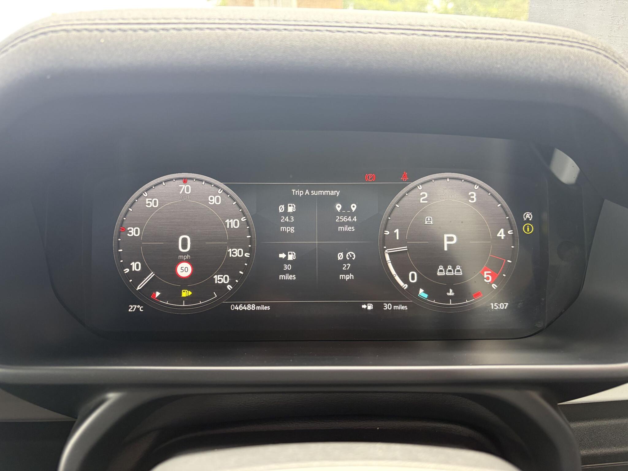 Land Rover Defender 90 view 27