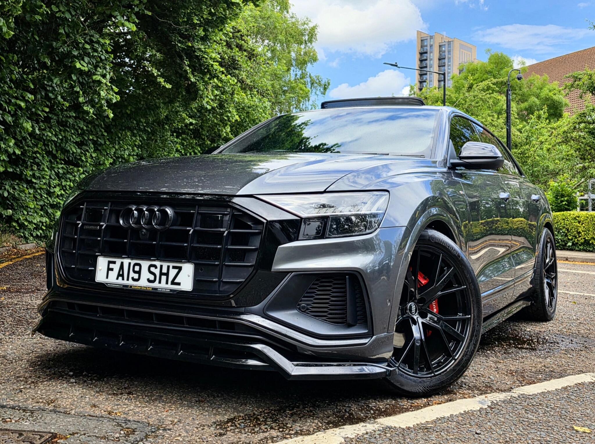 Audi Q8 view 18
