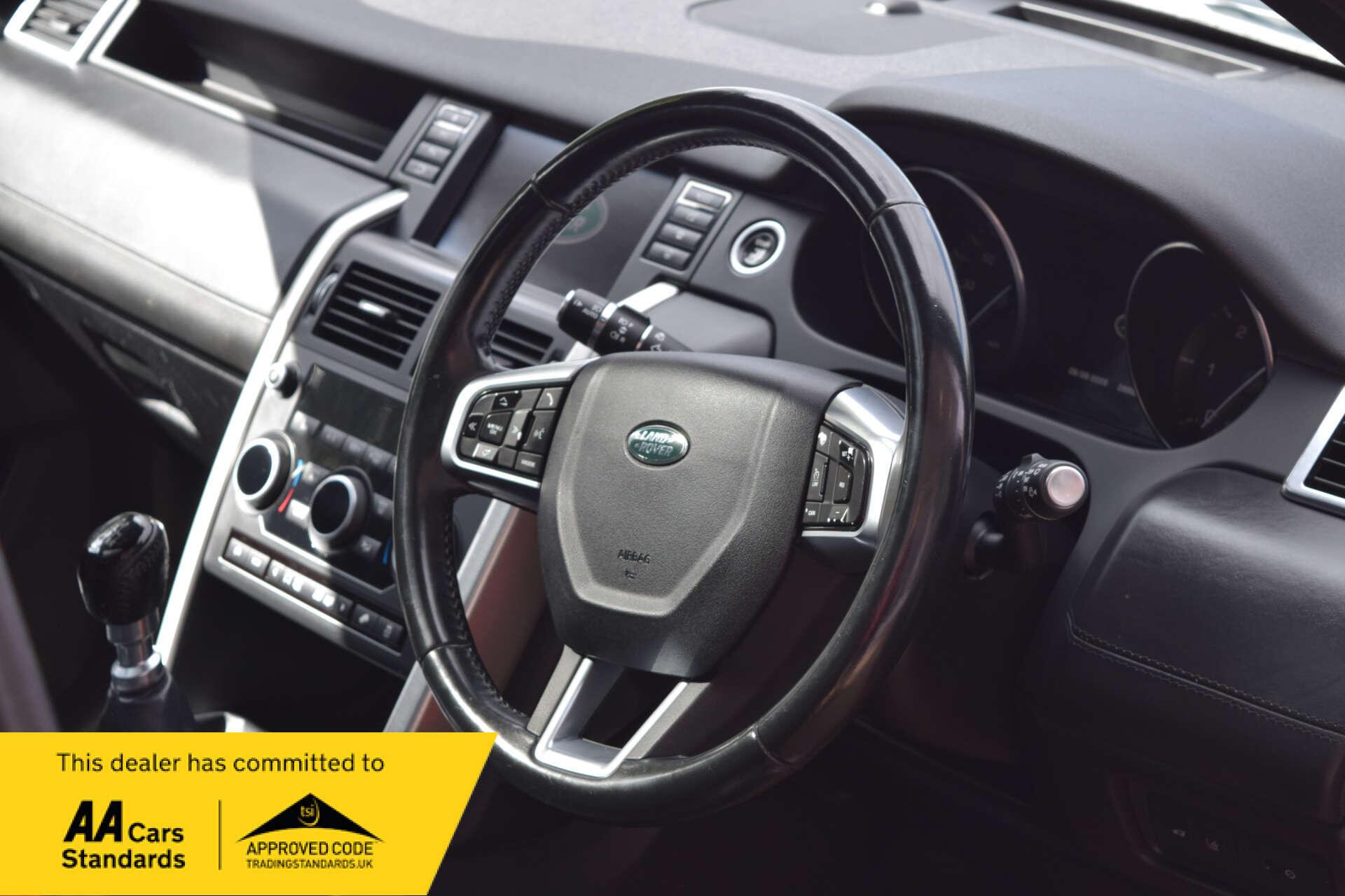 Land Rover Discovery Sport view 36