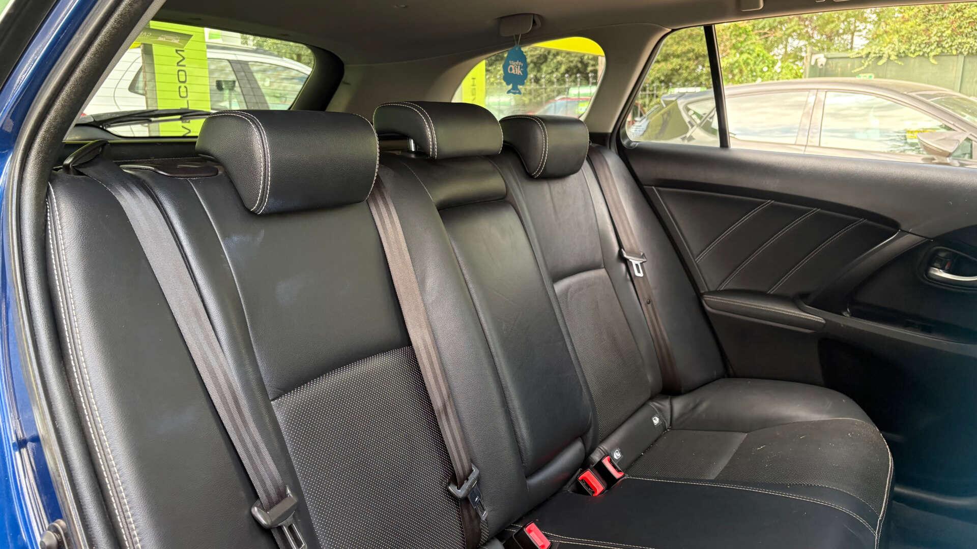 Toyota Avensis view 10