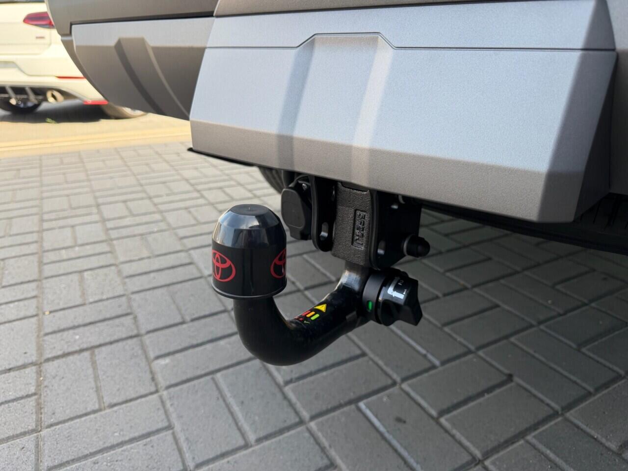 Toyota Land Cruiser view 9