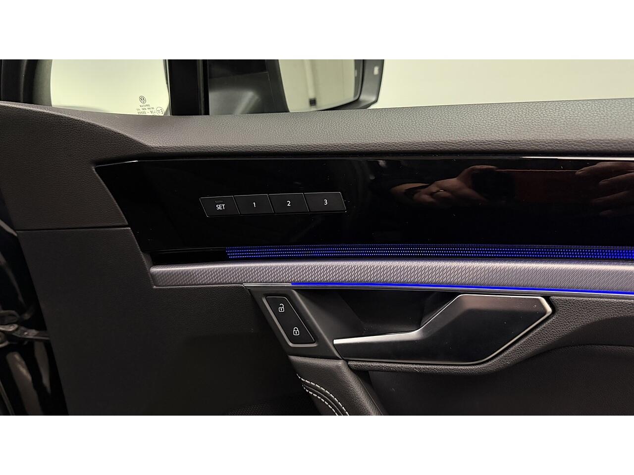 Volkswagen Touareg view 24