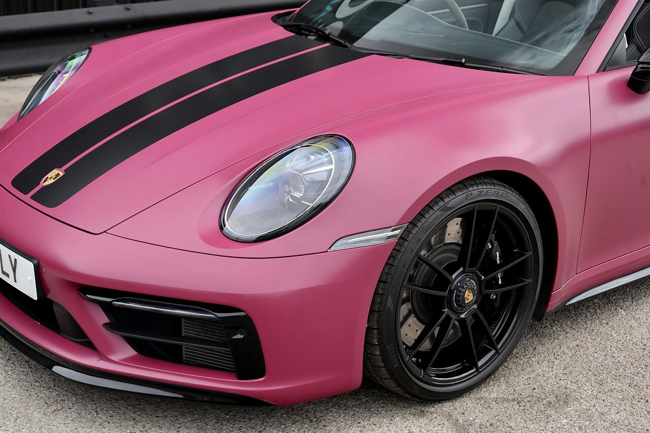 Porsche 911 view 32