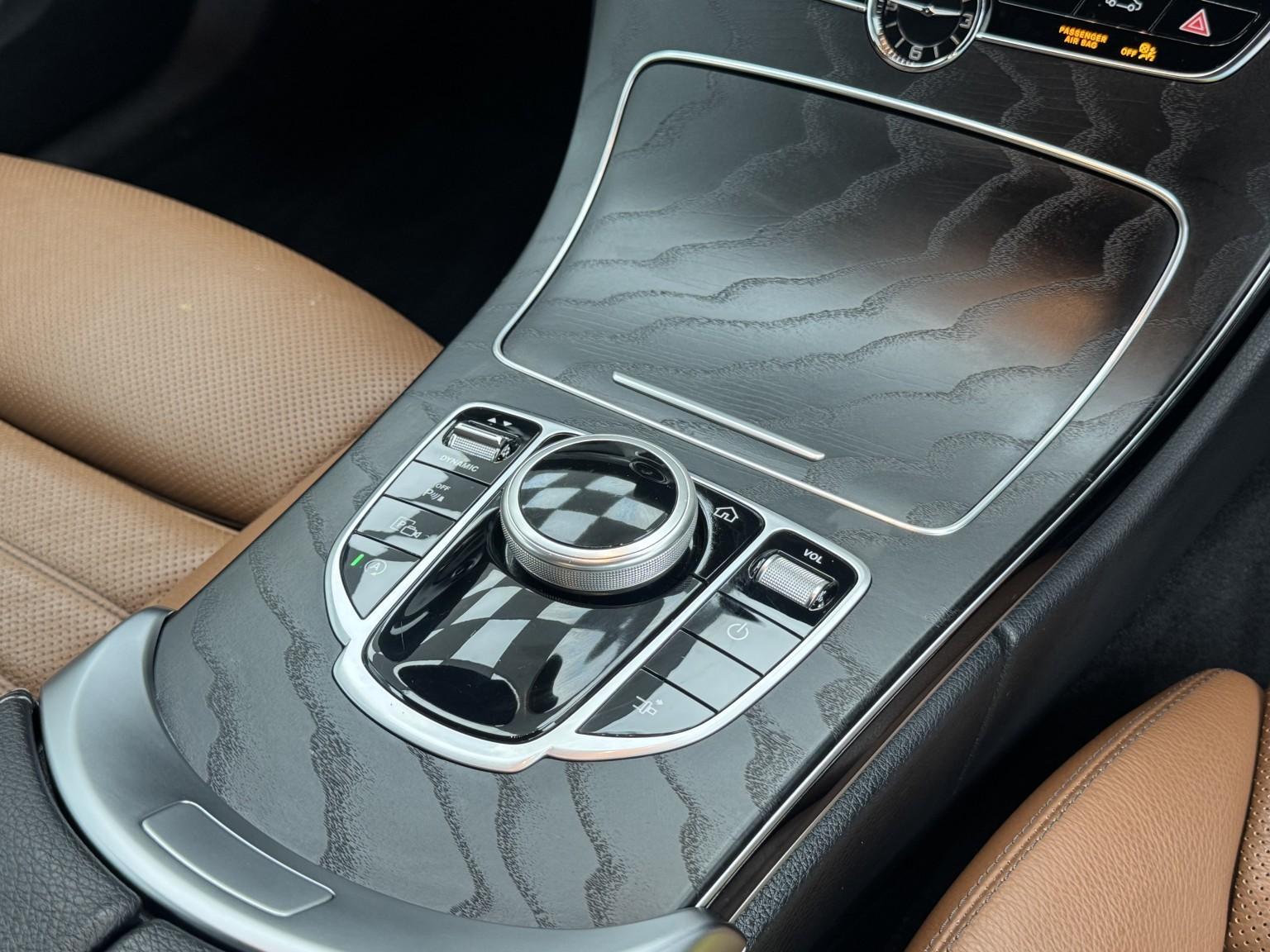 Mercedes-Benz C-Class view 27