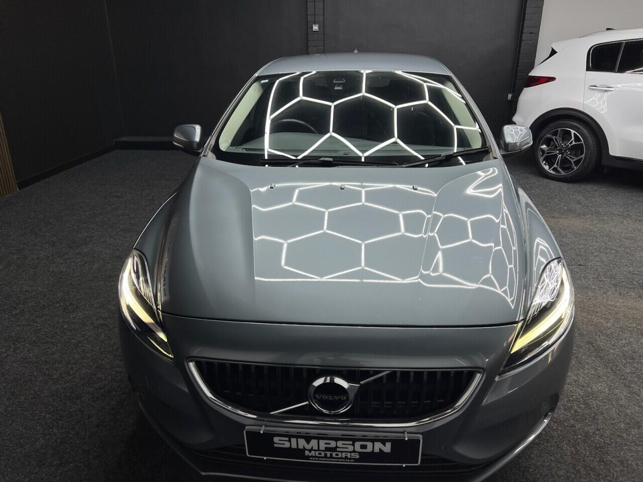 Volvo V40 view 20
