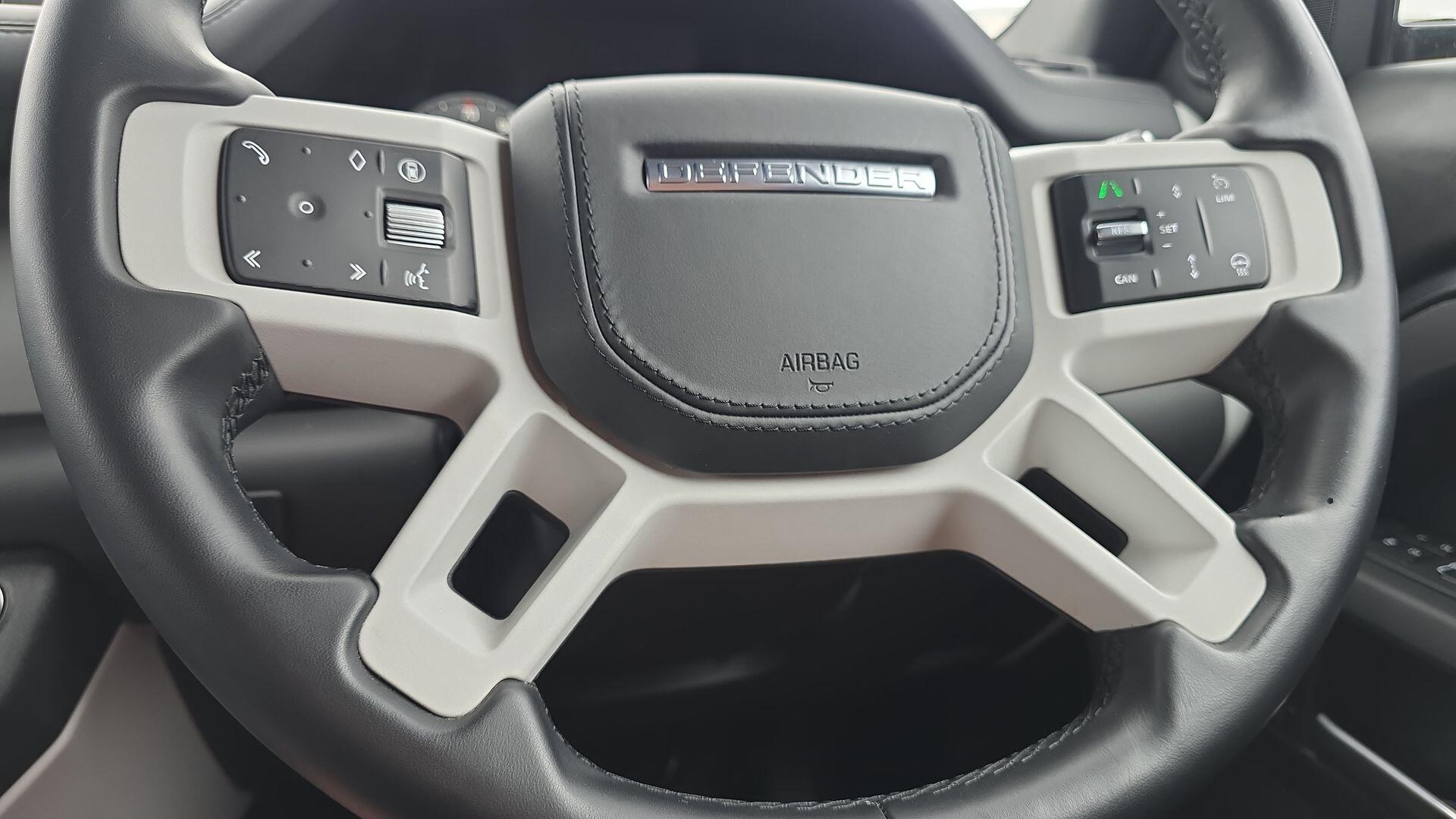 Land Rover Defender view 33