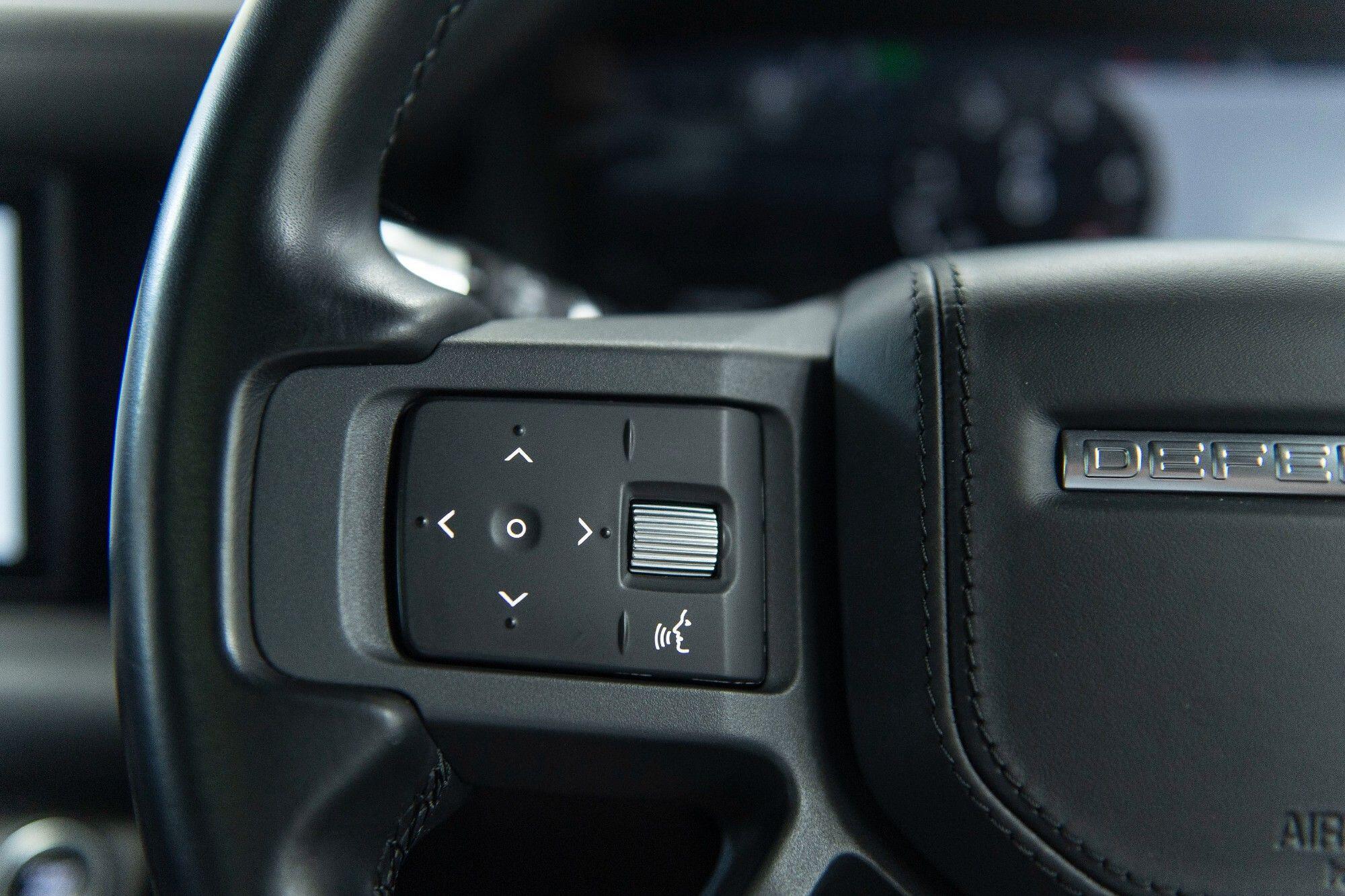 Land Rover Defender 110 view 14