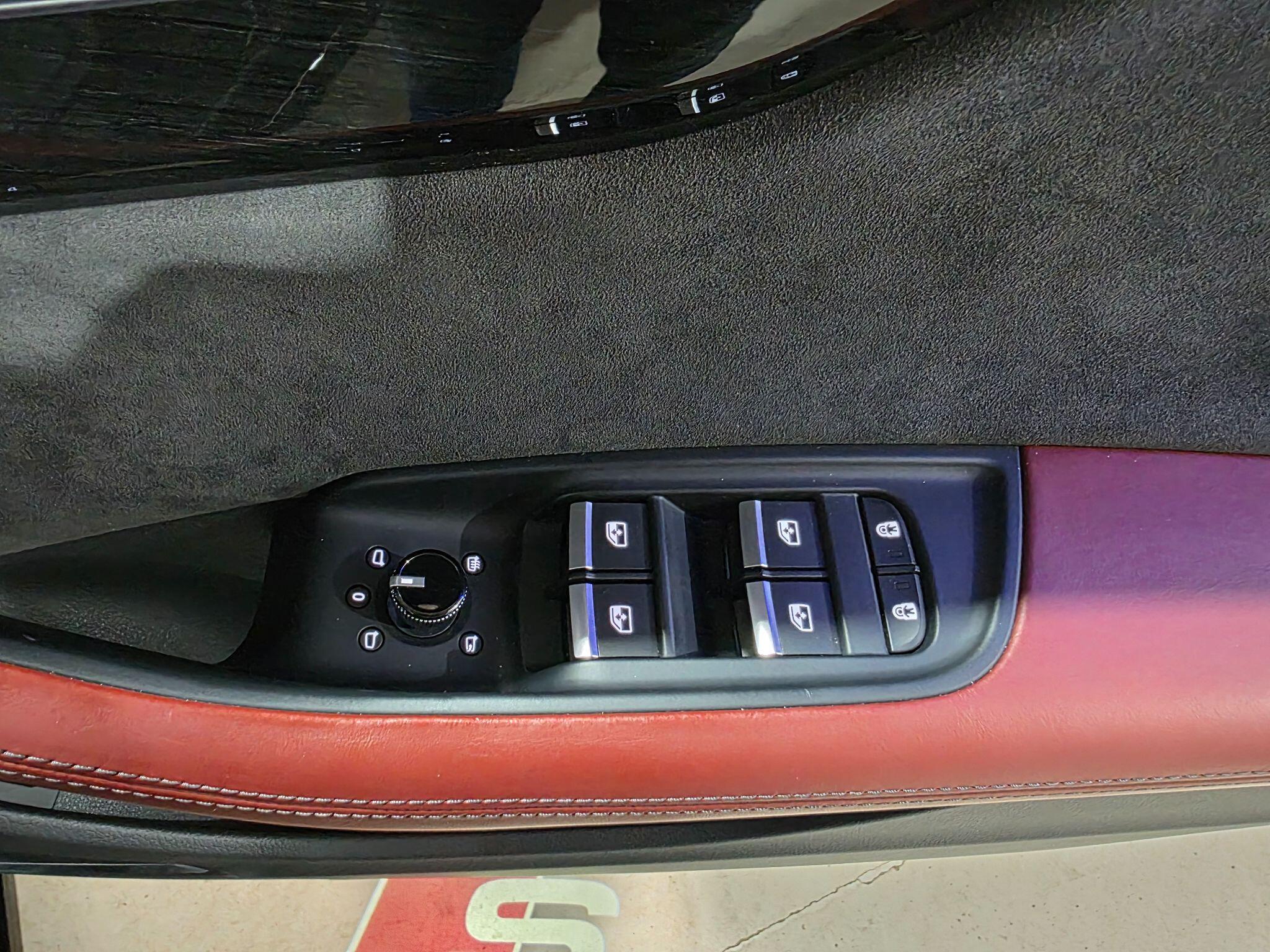 Audi SQ8 view 19