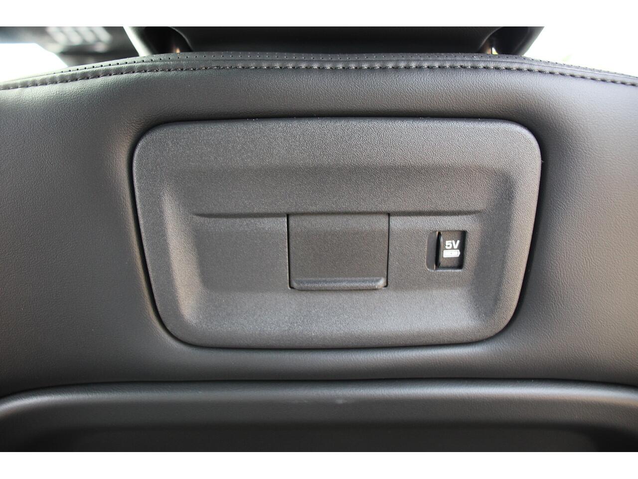Land Rover Discovery view 60