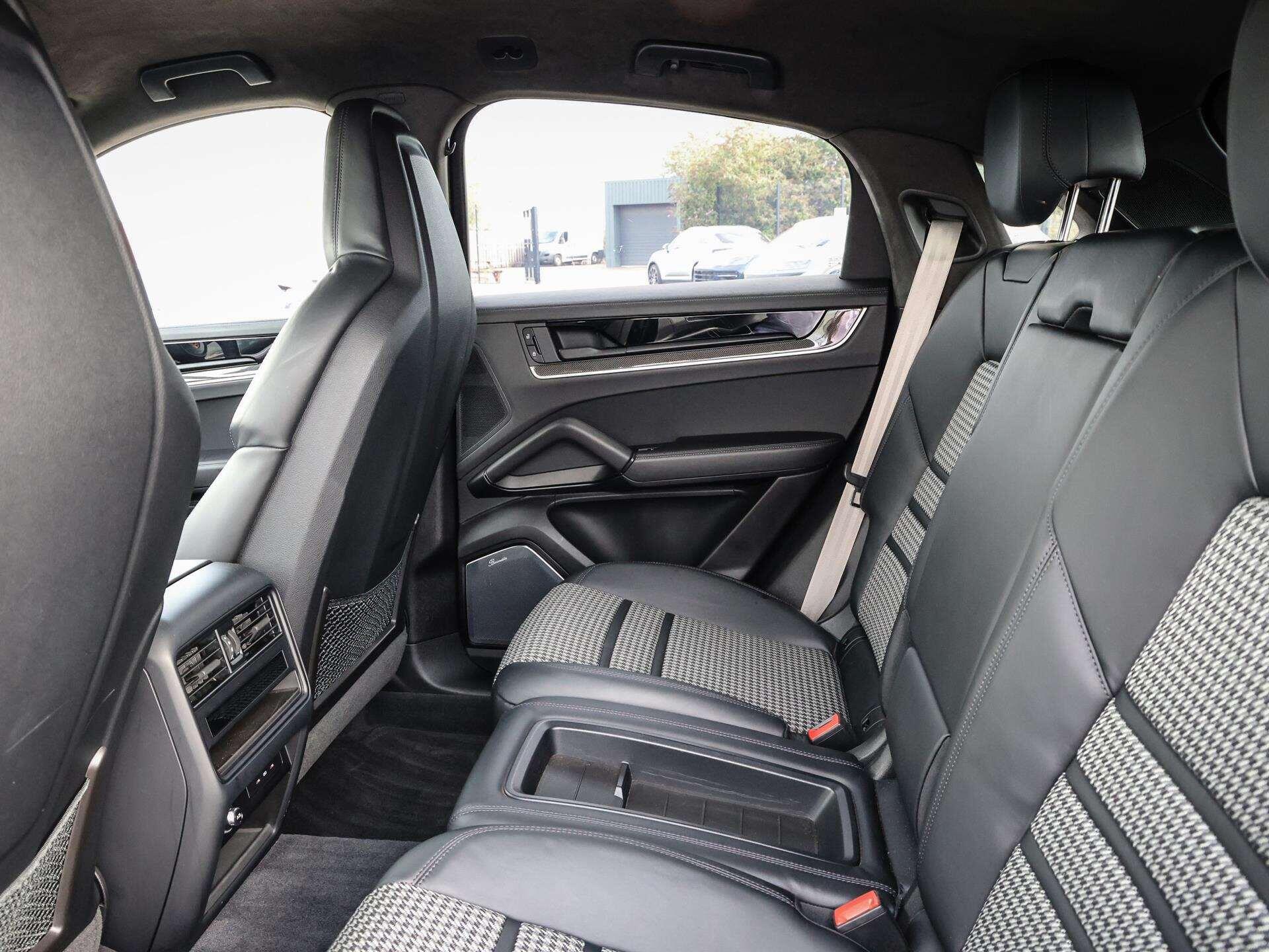 Porsche Cayenne view 14