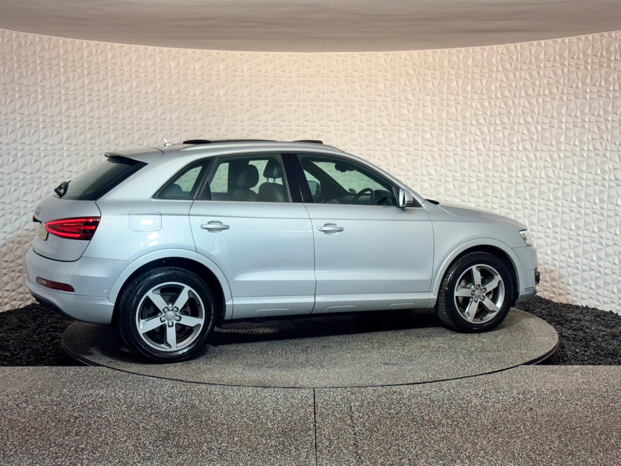 Audi Q3 view 9