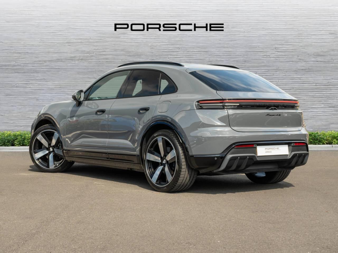 Porsche Macan view 3