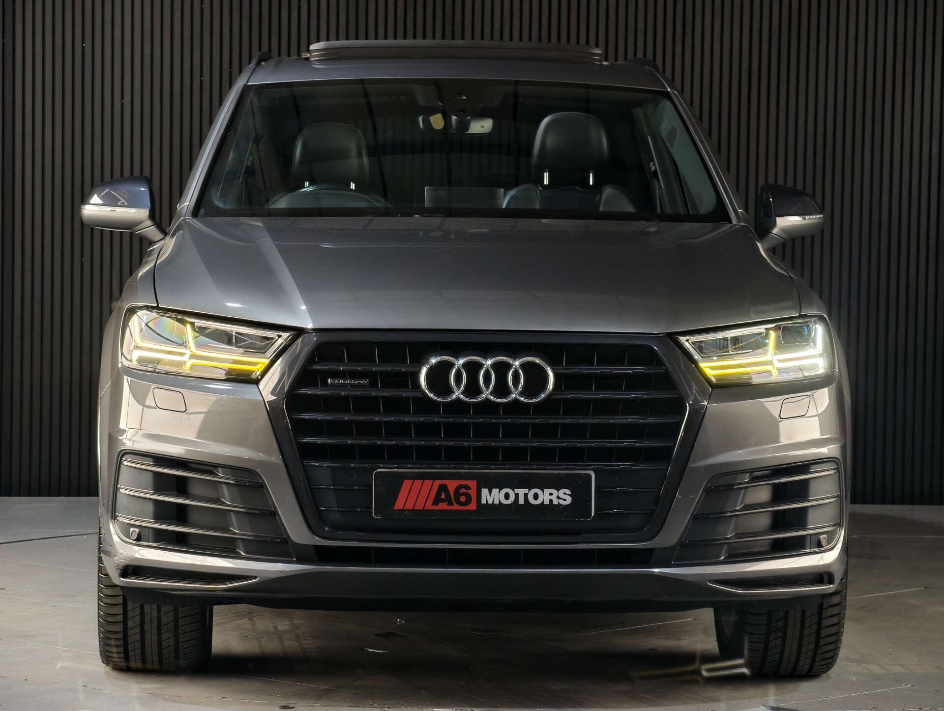 Audi Q7 view 8
