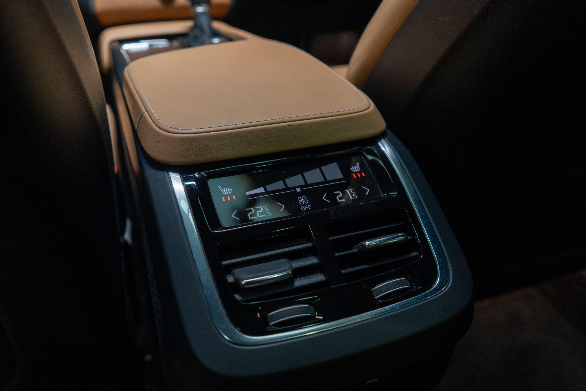 Volvo XC90 view 20