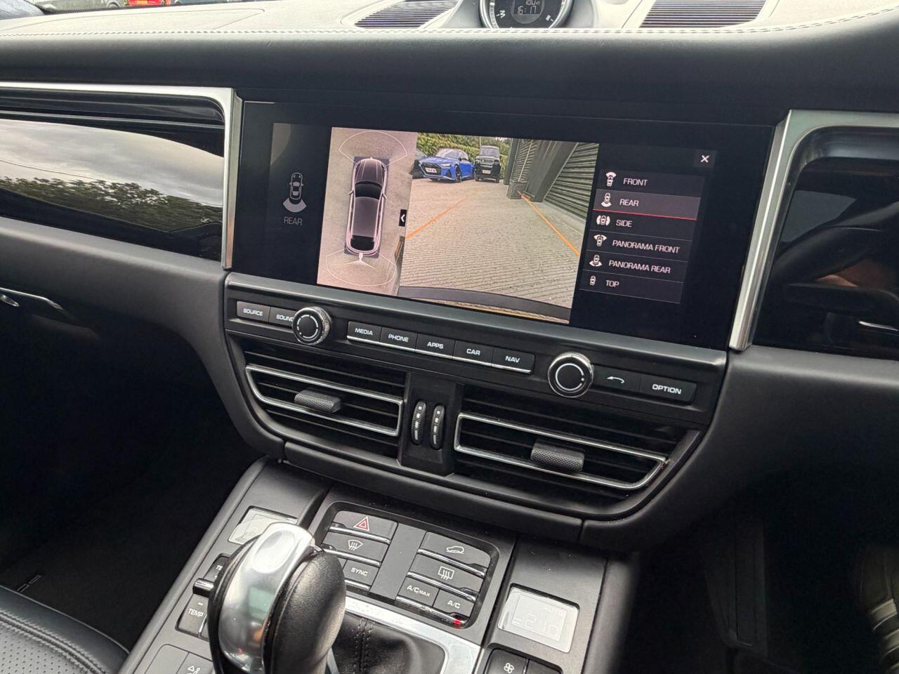 Porsche Macan view 49