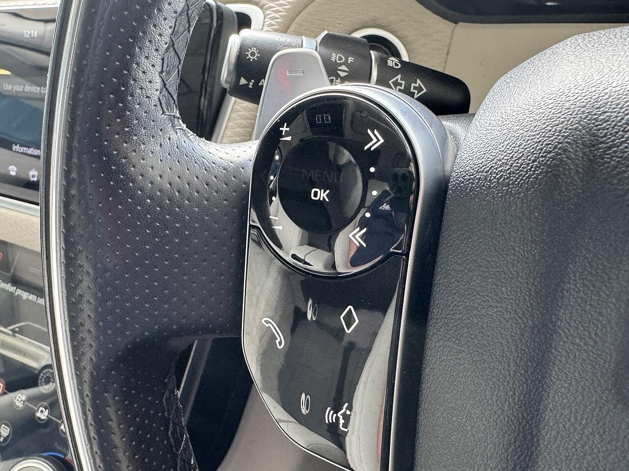 Land Rover Range Rover Velar view 21