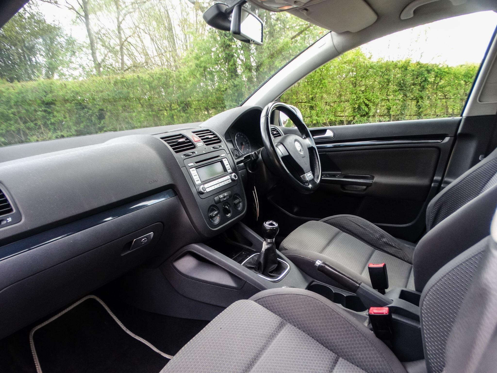 Volkswagen Golf view 13