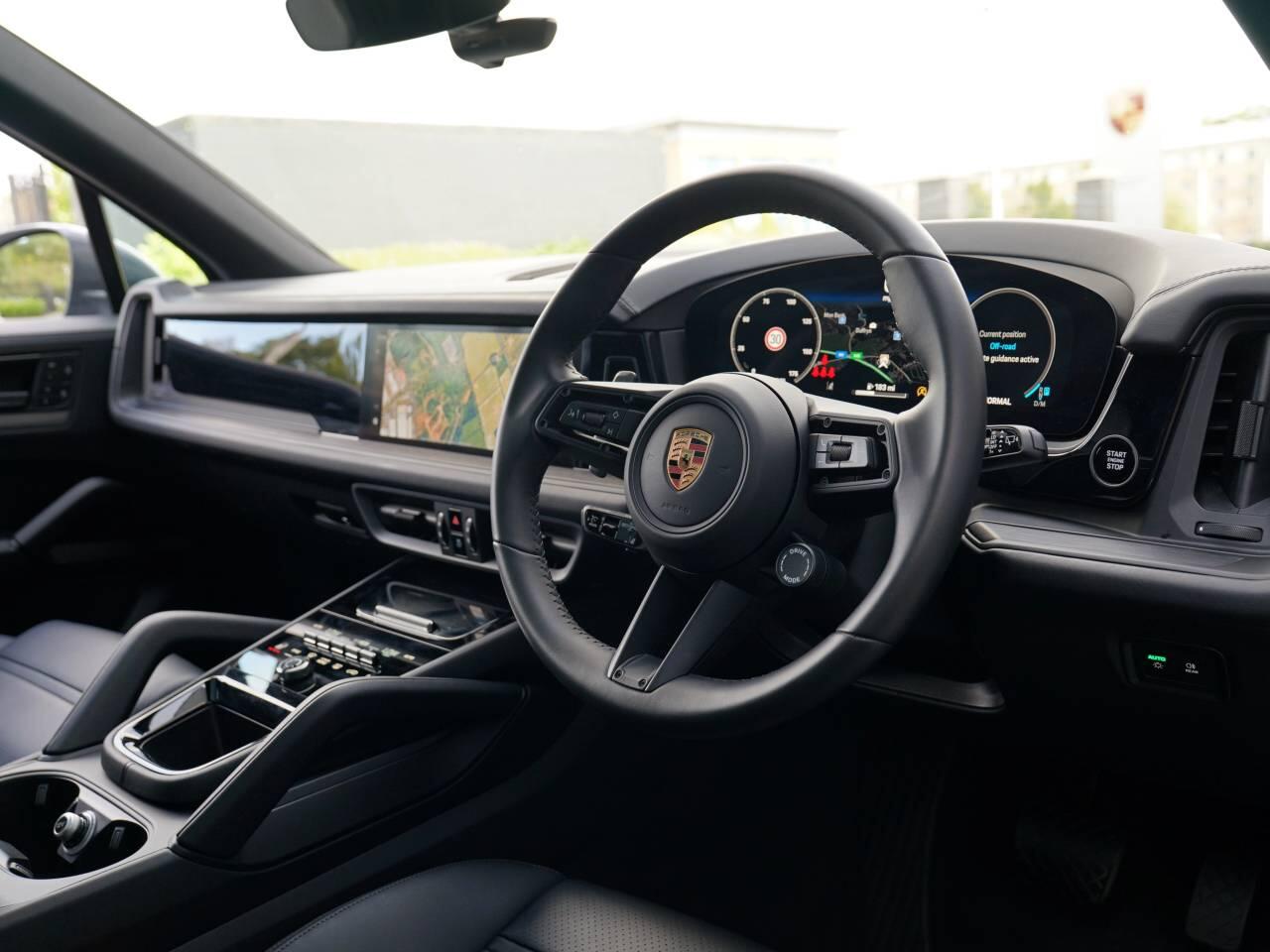 Porsche Cayenne view 19