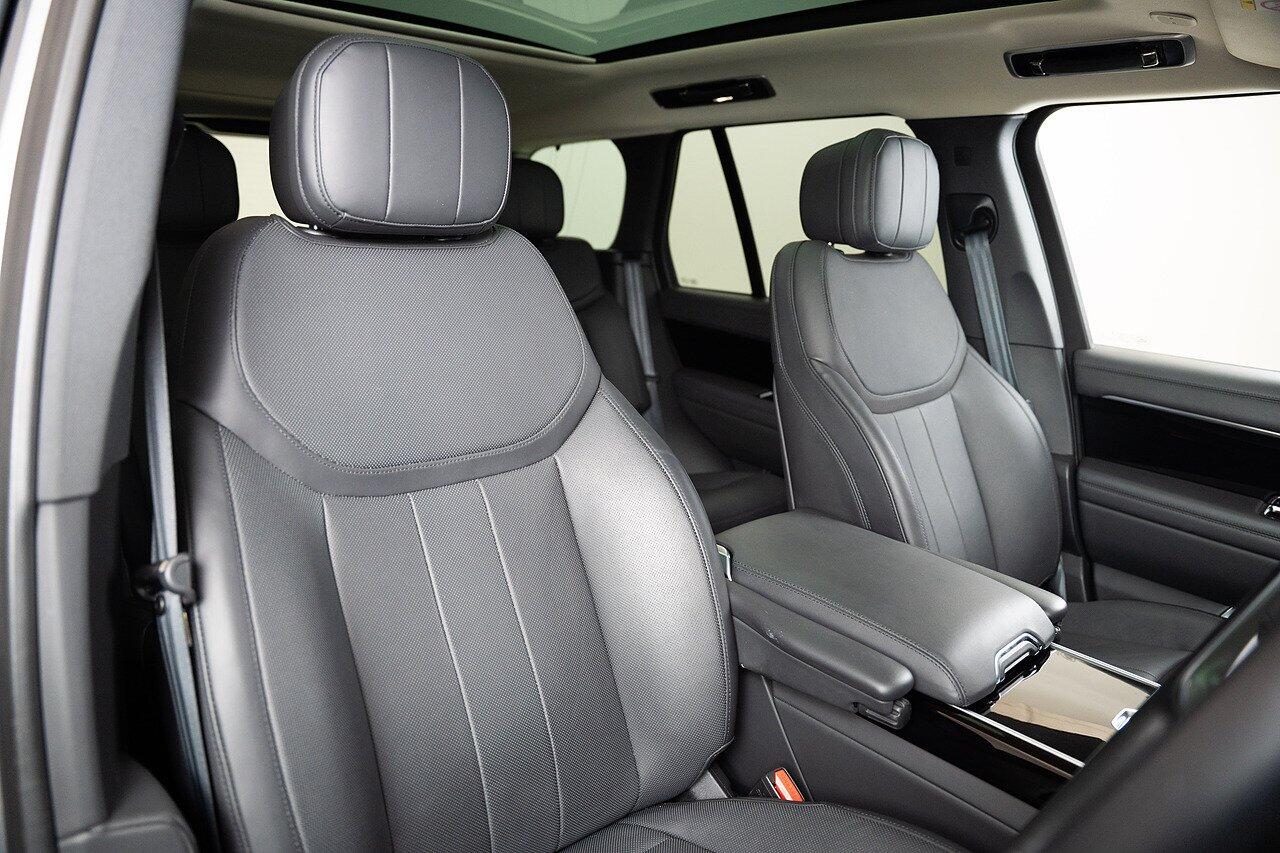 Land Rover Range Rover view 2