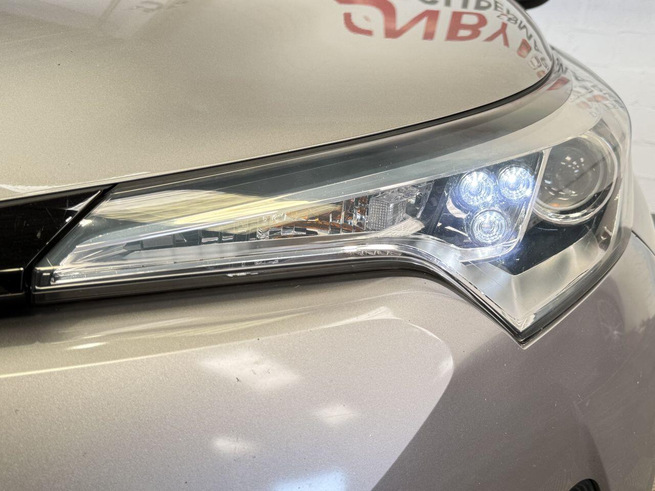 Toyota C-HR view 26