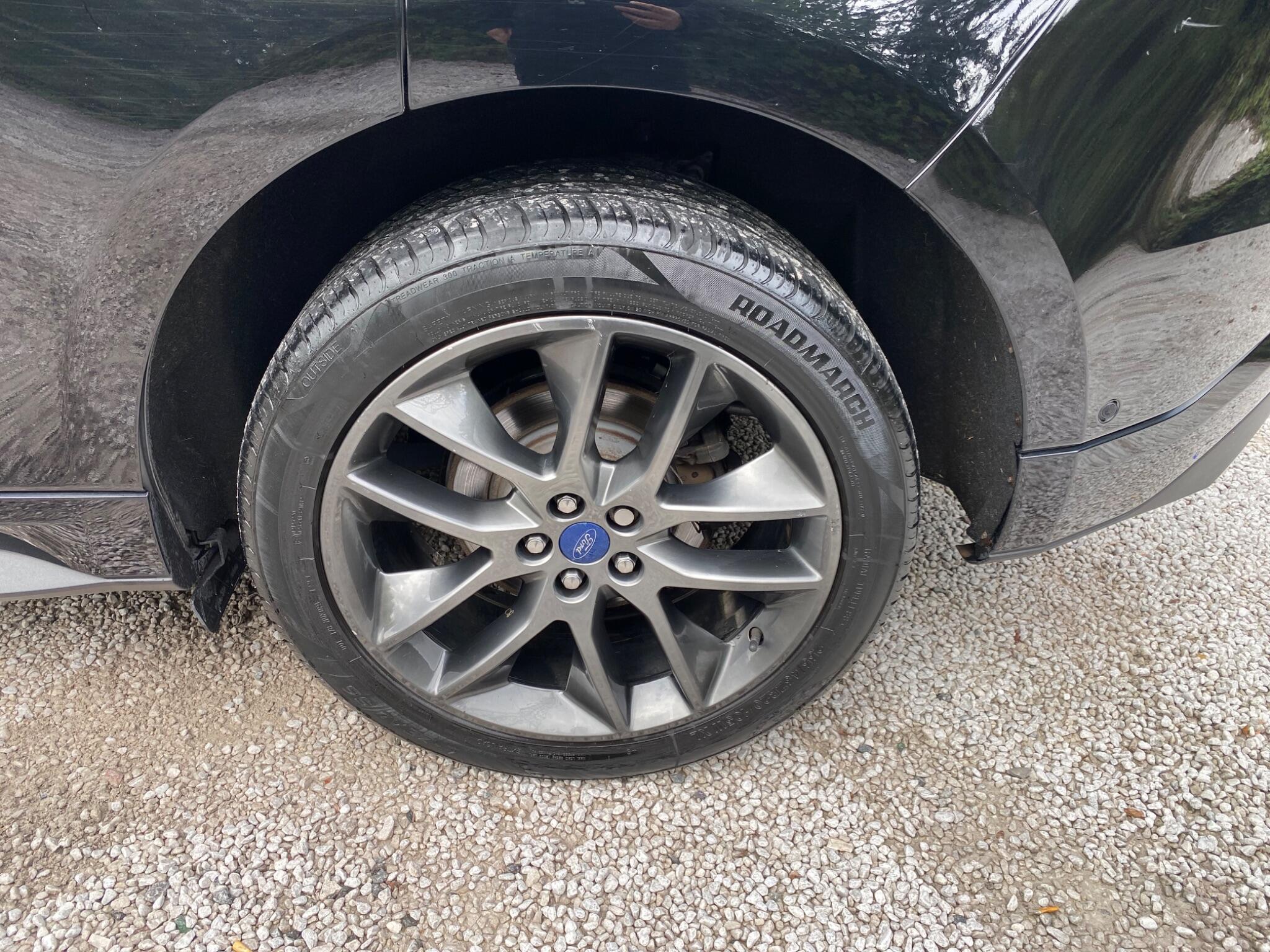 Ford Edge view 42