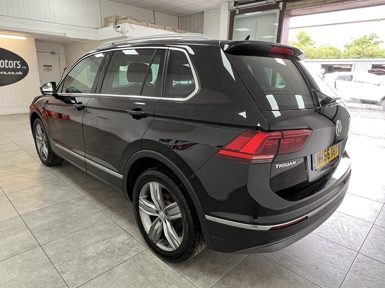 Volkswagen Tiguan view 5